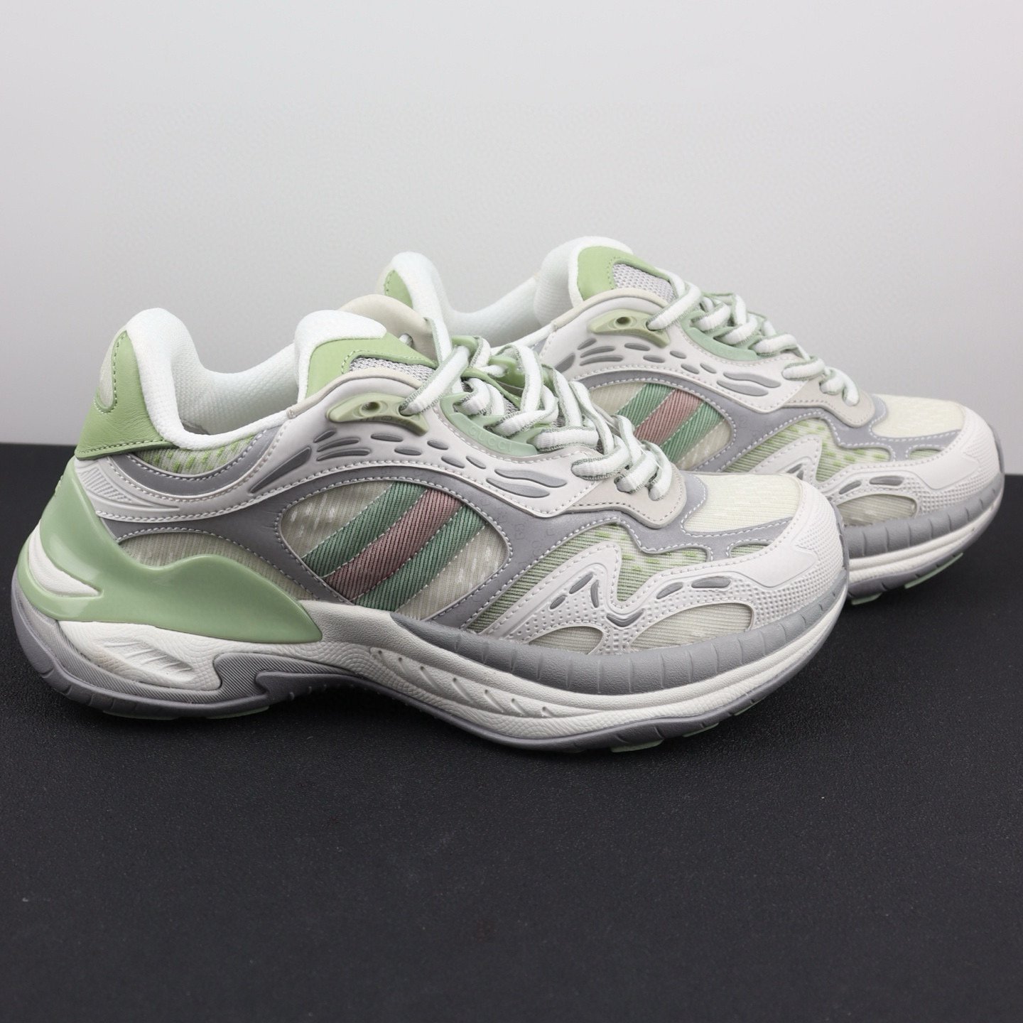 Men's and women's light luxury casual sports shoes, fashionable and versatile, comfortable and breathable casual shoes - 图片 5